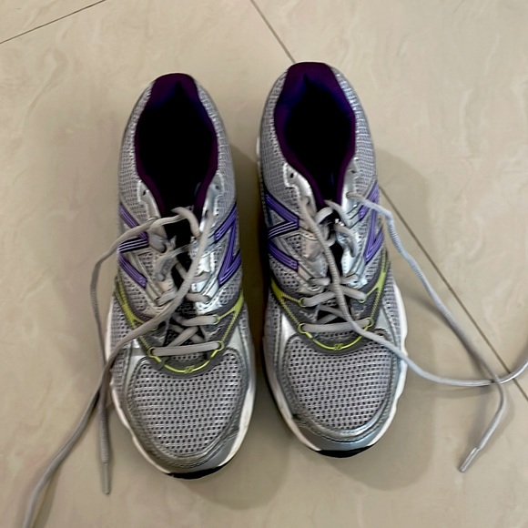 New Balance women’s sneakers - Picture 2 of 4